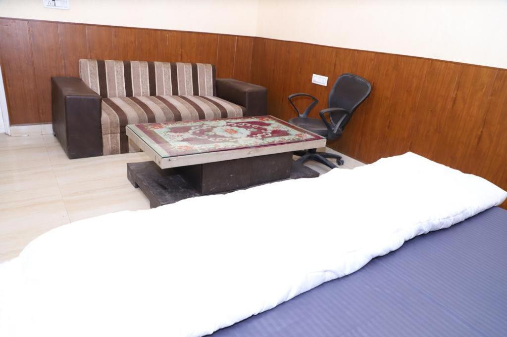 فريد آباد Hotel Aashirvad المظهر الخارجي الصورة