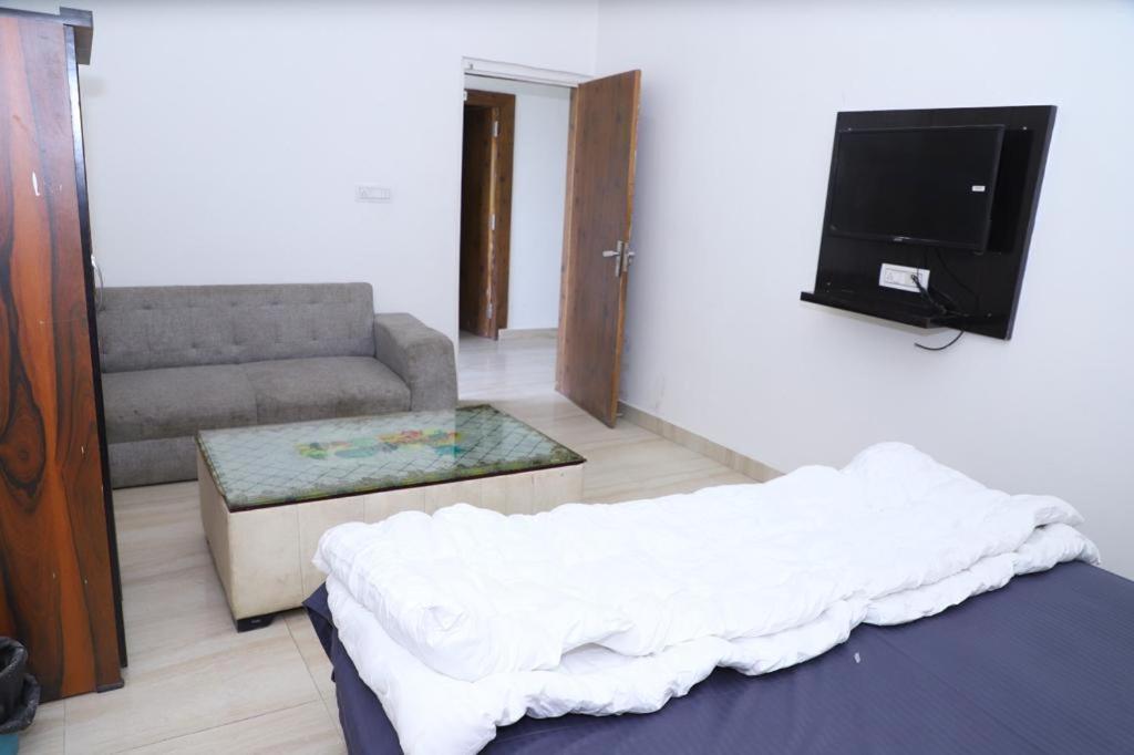 فريد آباد Hotel Aashirvad المظهر الخارجي الصورة
