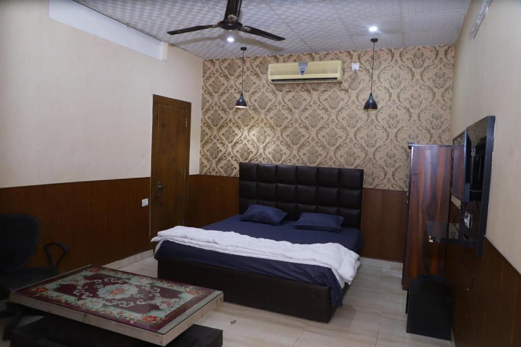 فريد آباد Hotel Aashirvad المظهر الخارجي الصورة